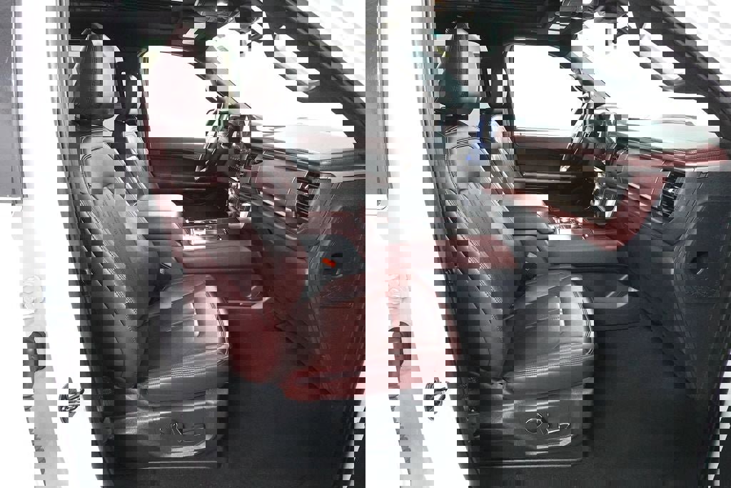 Used 2024 Ford Expedition Limited image 35