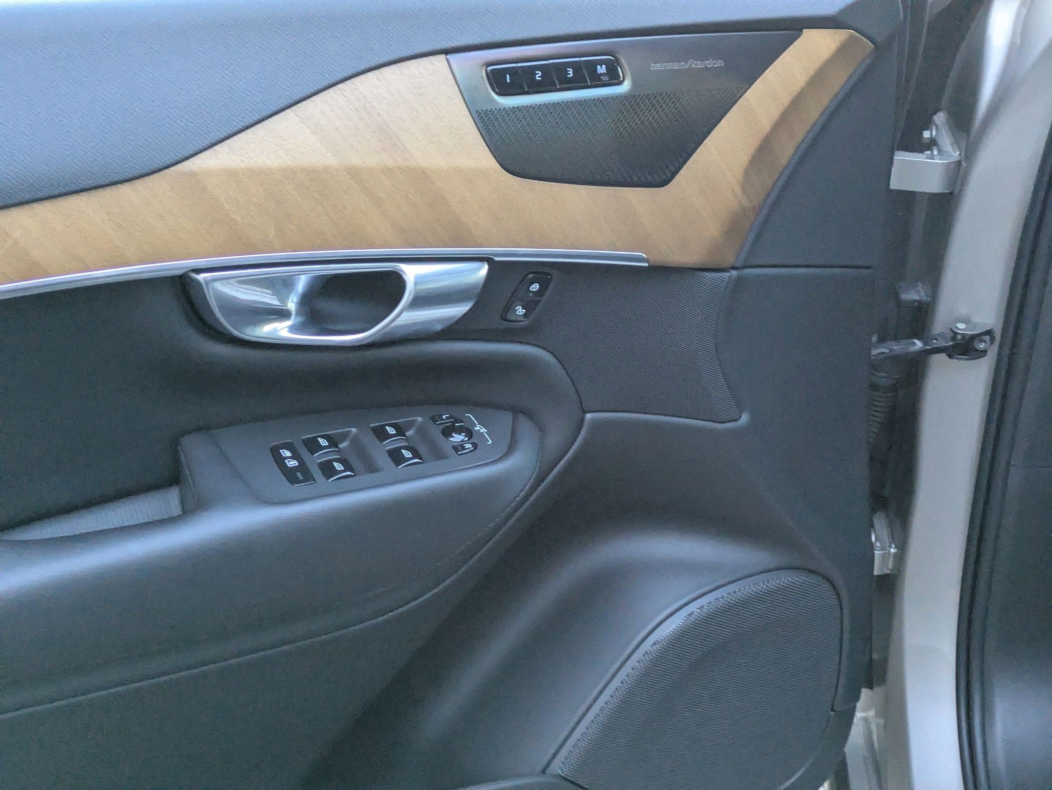 Used 2023 Volvo XC90 B6 Plus w/ Protection Package Premier image 13