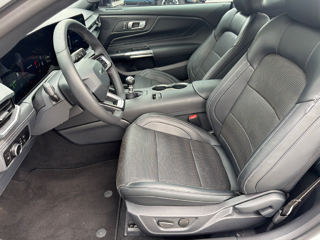 Used 2025 Ford Mustang GT Premium RWD image 9