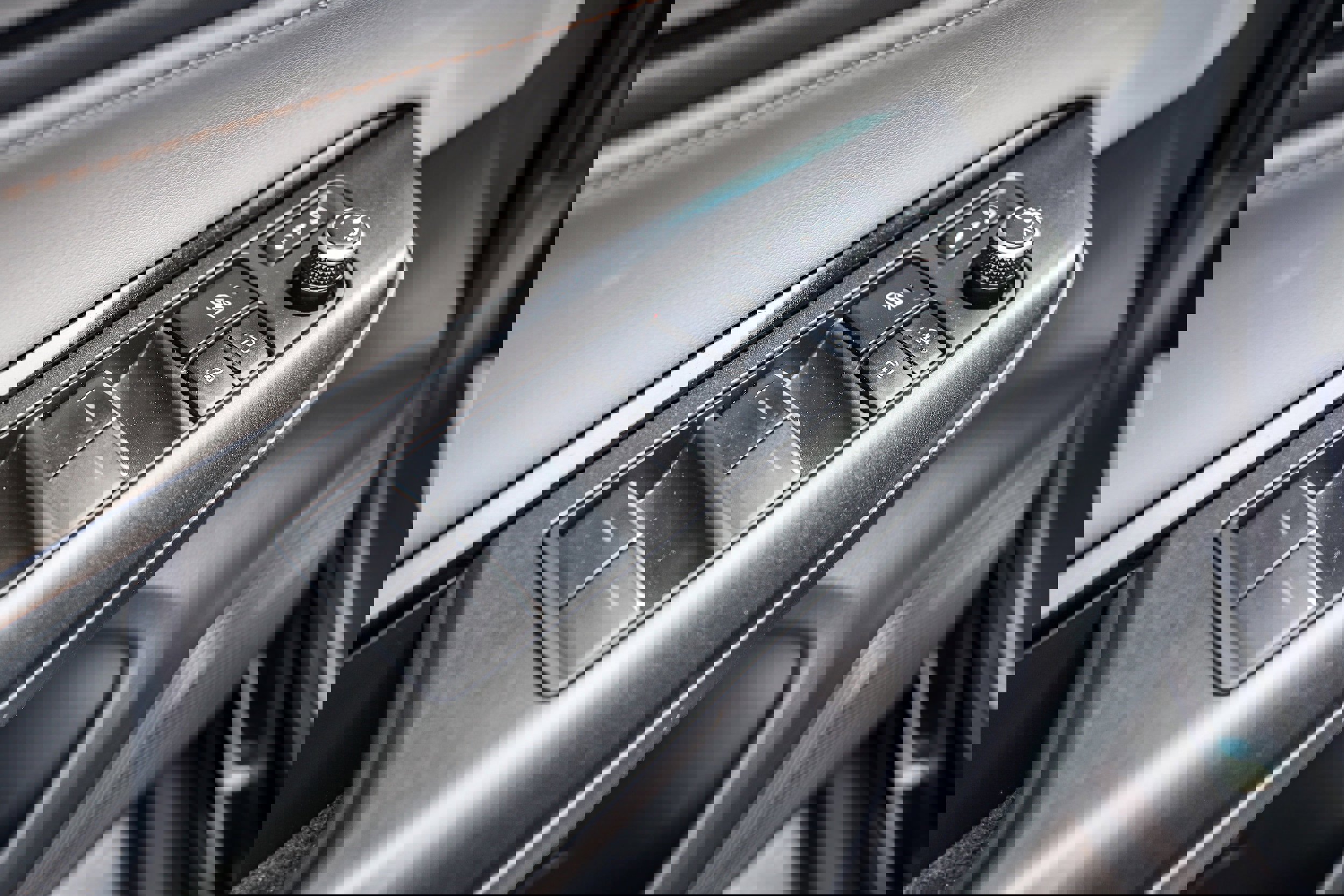 Used 2021 Toyota Venza LE image 10