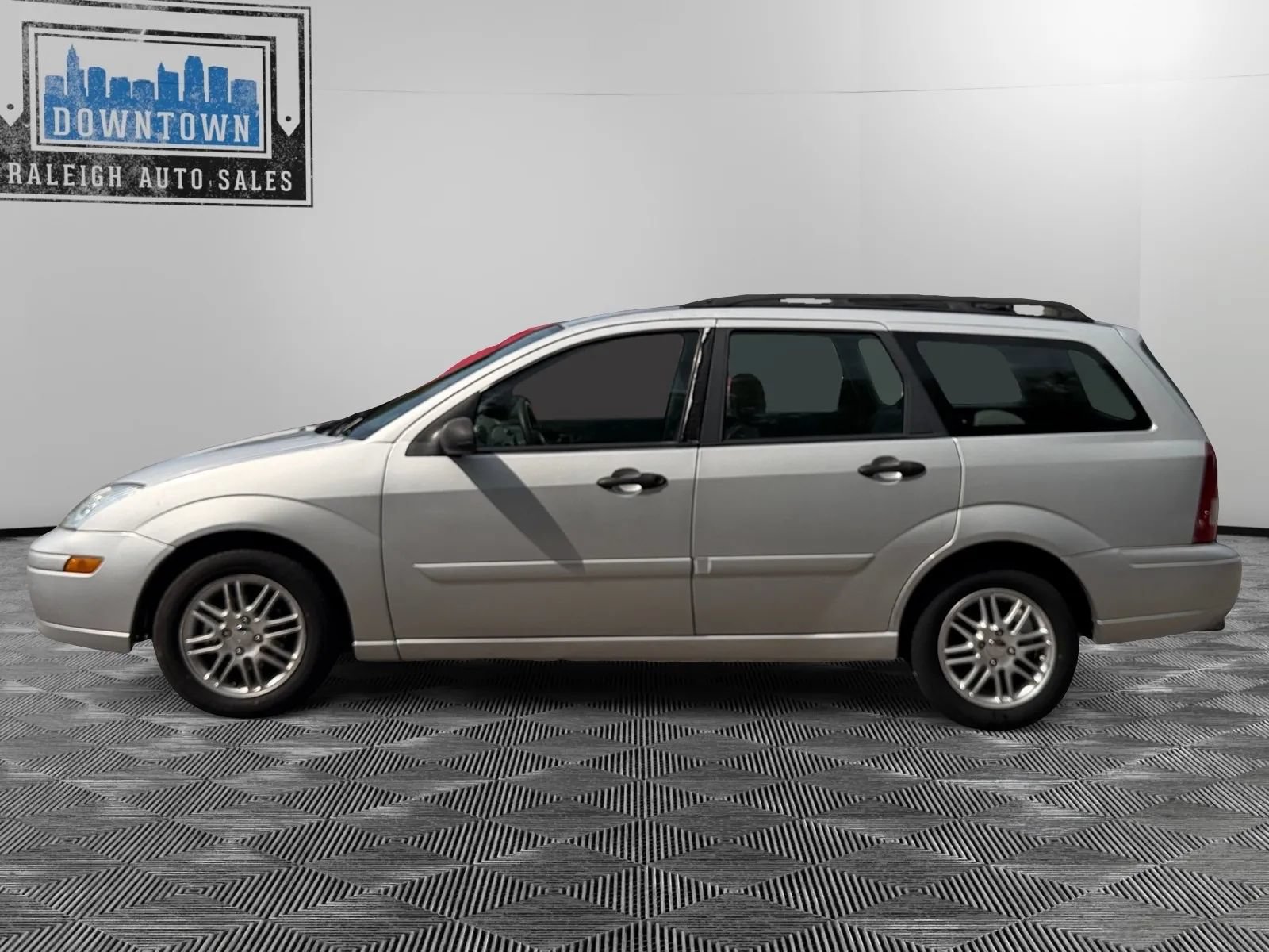 Used 2003 Ford Focus SE FWD image 4