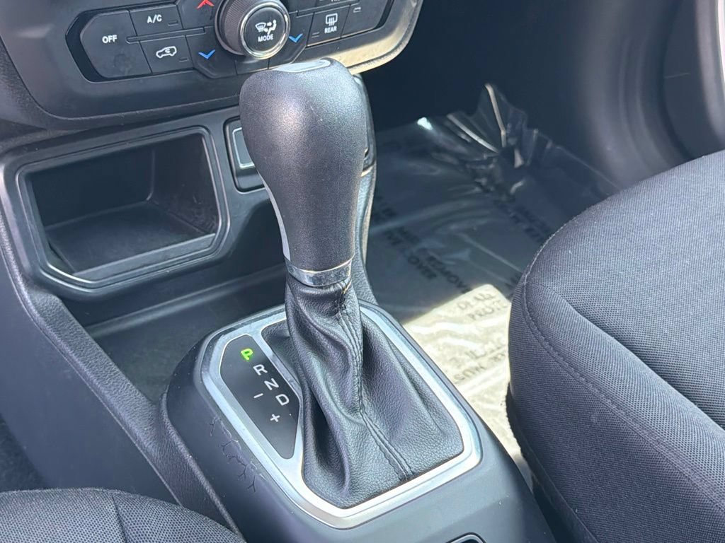 Used 2018 Jeep Renegade Latitude w/ UConnect 8.4 Nav Group FWD image 28