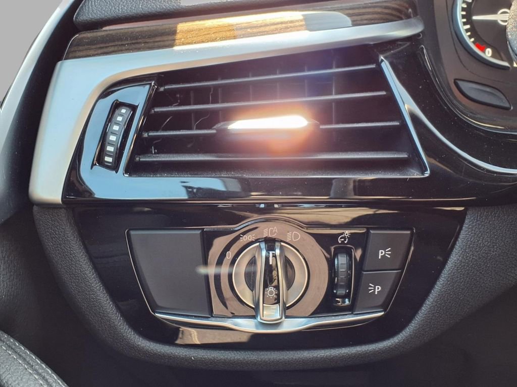 Used 2019 BMW 540i xDrive w/ Convenience Package image 17