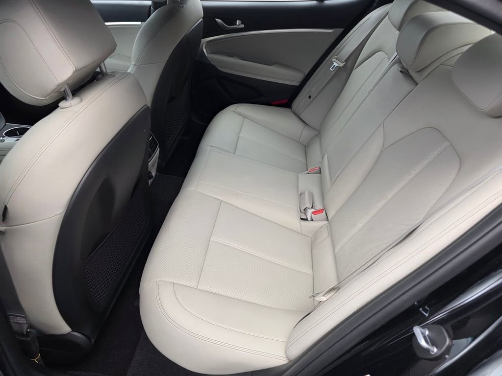Used 2023 Genesis G70 2.0T RWD image 13