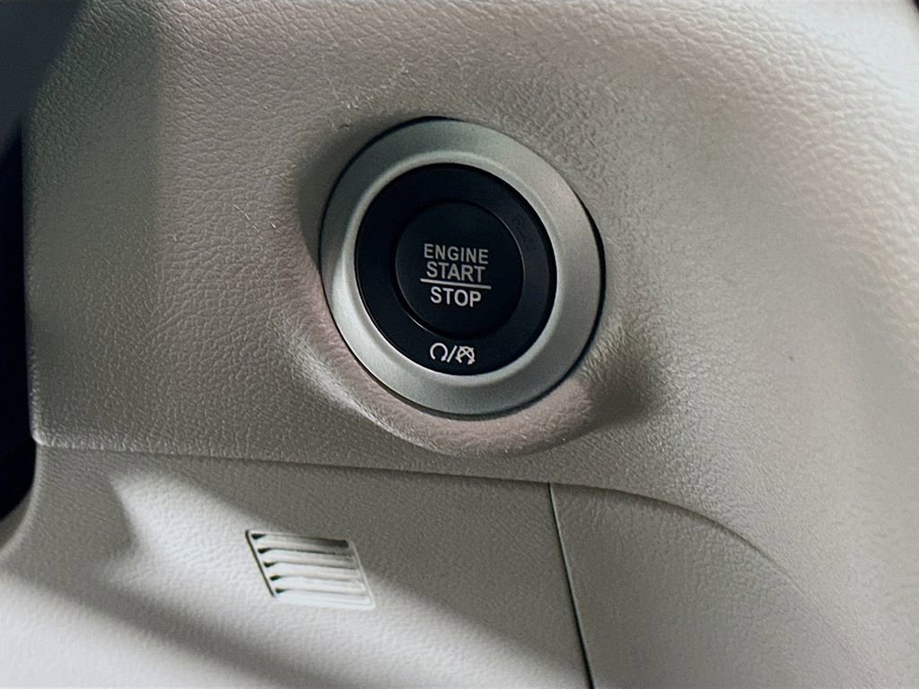 Used 2024 Chrysler Pacifica Touring-L image 22