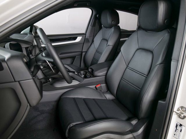Certified 2026 Porsche Cayenne Coupe AWD/4WD image 5