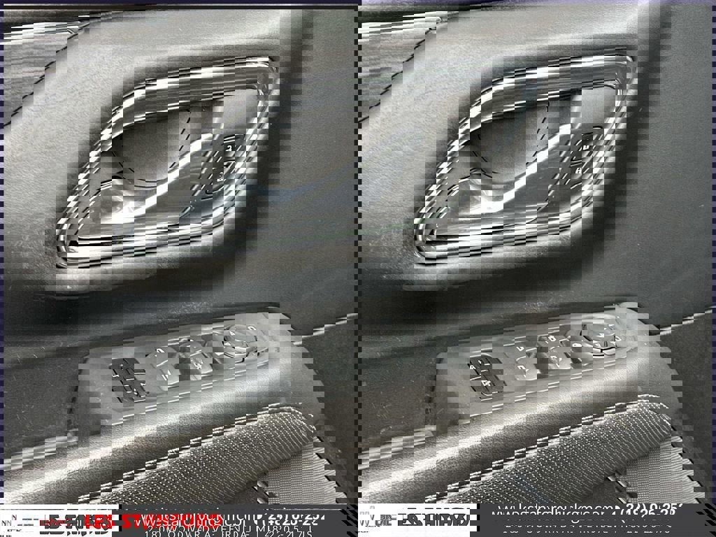 Used 2023 GMC Yukon XL SLT AWD/4WD image 19