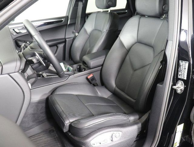 Used 2025 Porsche Macan image 4