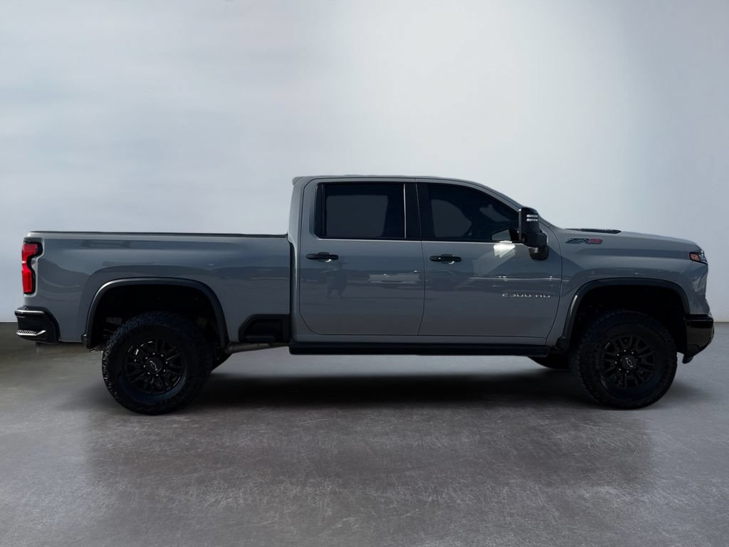 Used 2025 Chevrolet Silverado 2500 ZR2 w/ Technology Package AWD/4WD image 2