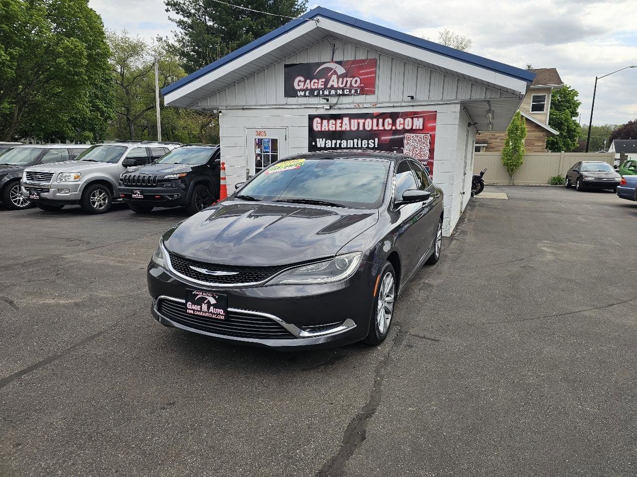Used 2016 Chrysler 200 Limited w/ Convenience Group FWD image 4