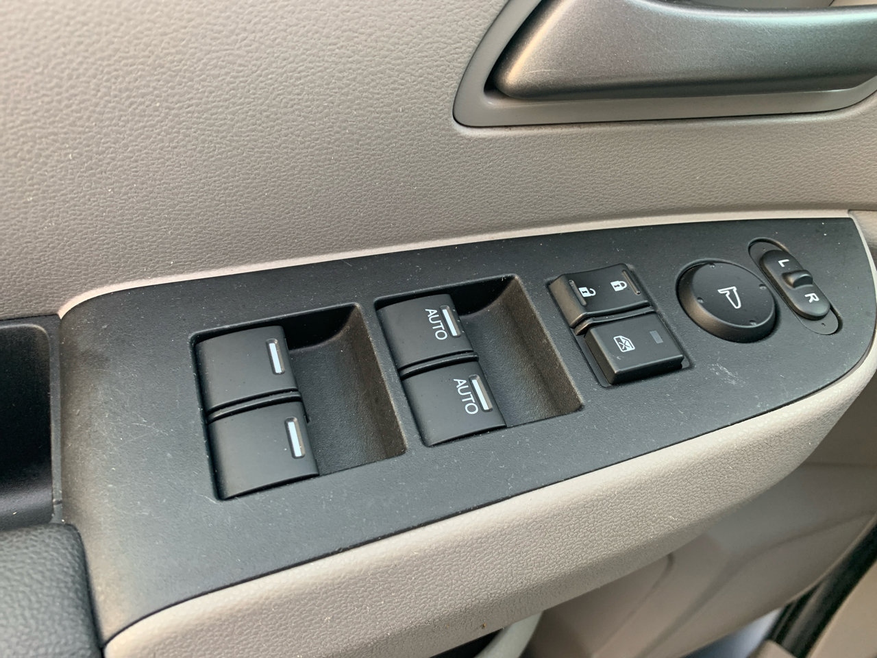 Used 2012 Honda Odyssey EX-L image 19