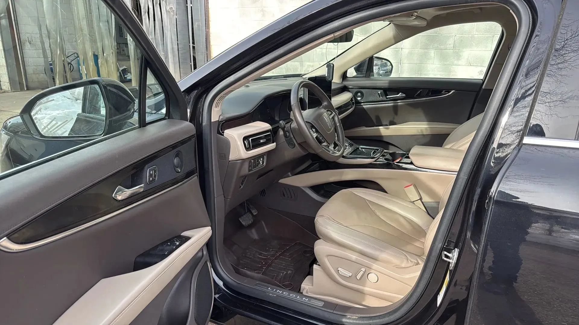 Used 2021 Lincoln Nautilus Reserve FWD image 11