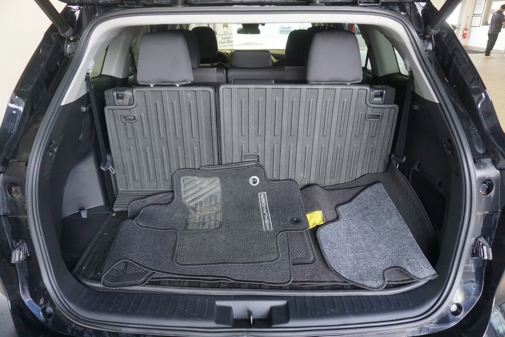 Used 2021 Toyota Highlander LE AWD/4WD image 15