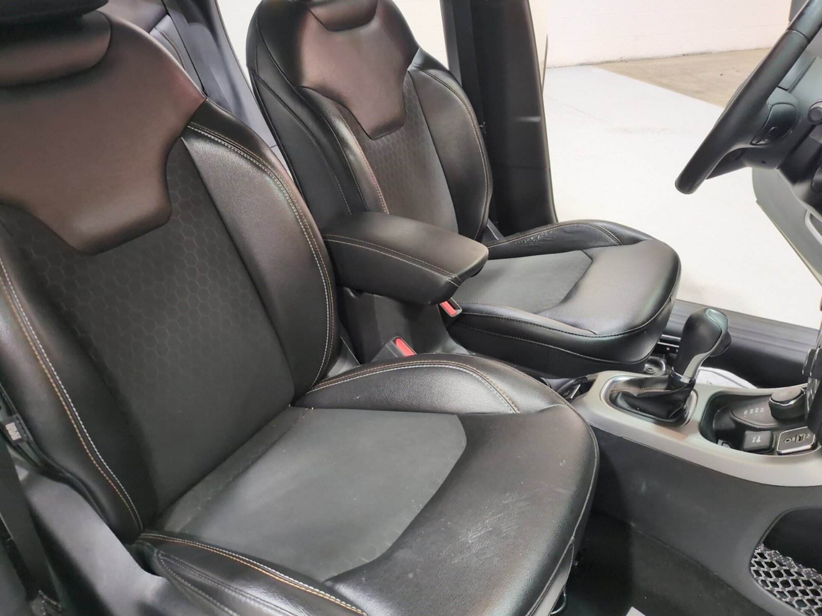 Used 2018 Jeep Compass Latitude w/ Popular Equipment Group AWD/4WD image 10