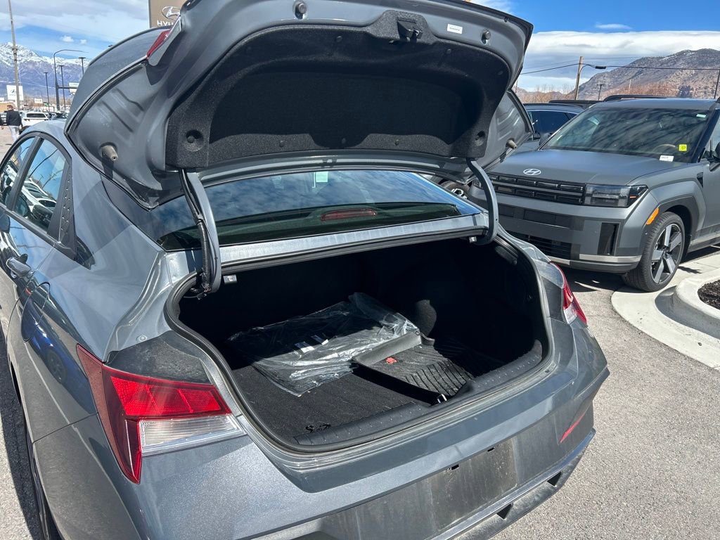 Used 2025 Hyundai Elantra Sport image 29