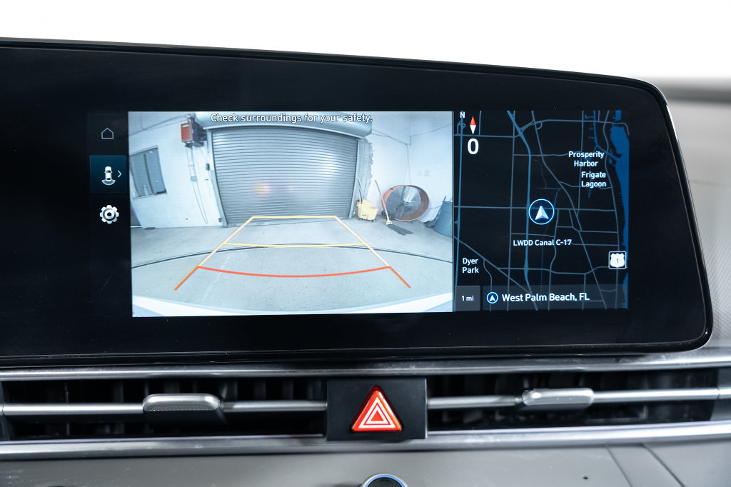 Certified 2025 Hyundai Elantra SEL FWD image 32