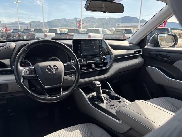 Used 2020 Toyota Highlander LE AWD/4WD image 21