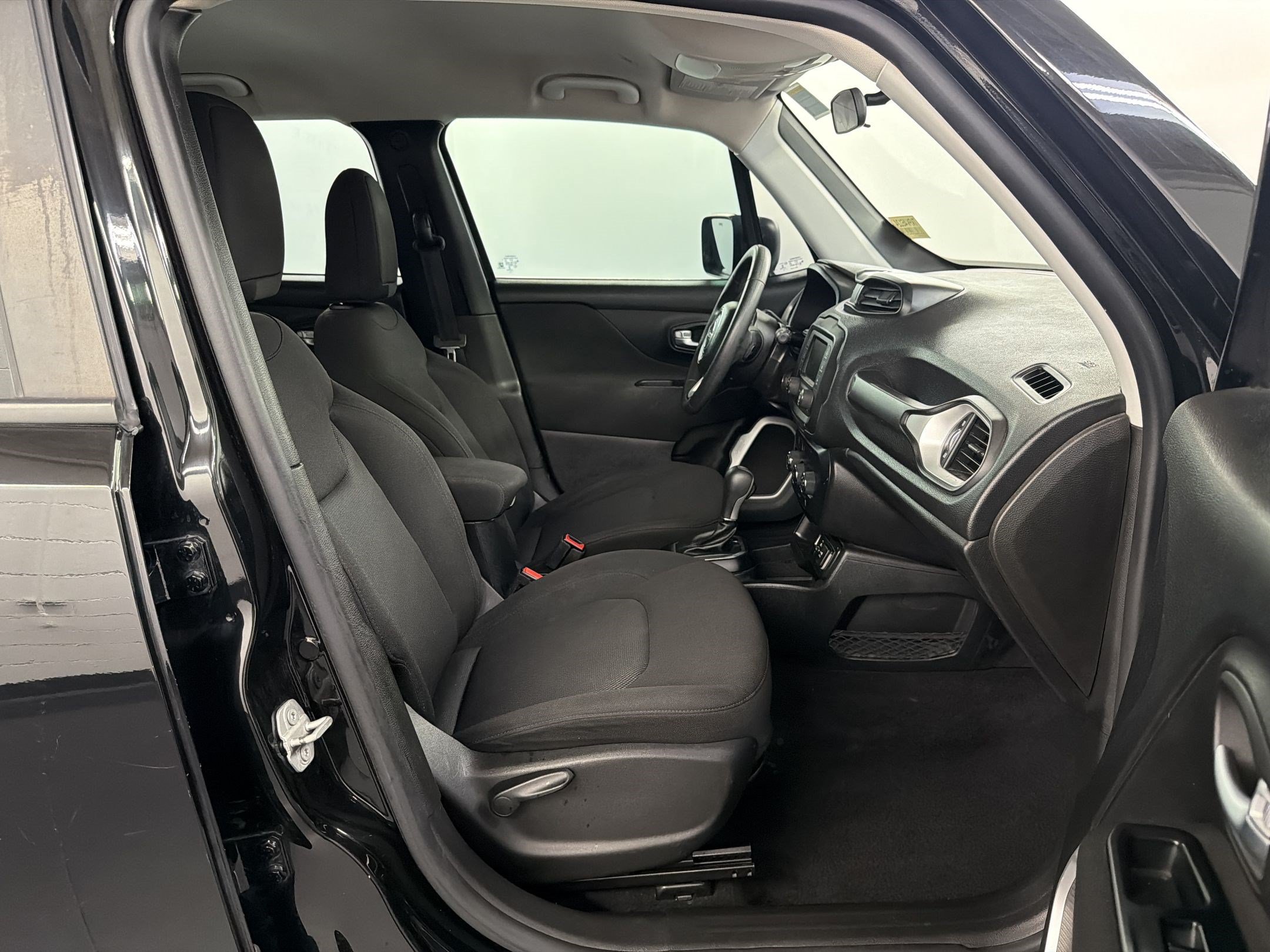 Used 2019 Jeep Renegade Sport FWD image 29