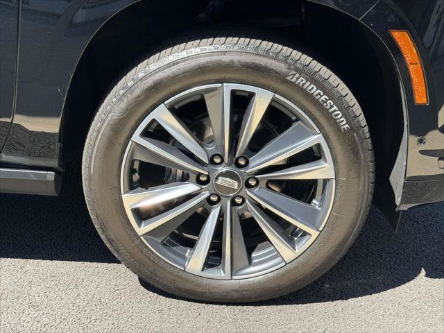 Used 2025 Cadillac Escalade ESV Sport AWD/4WD image 9
