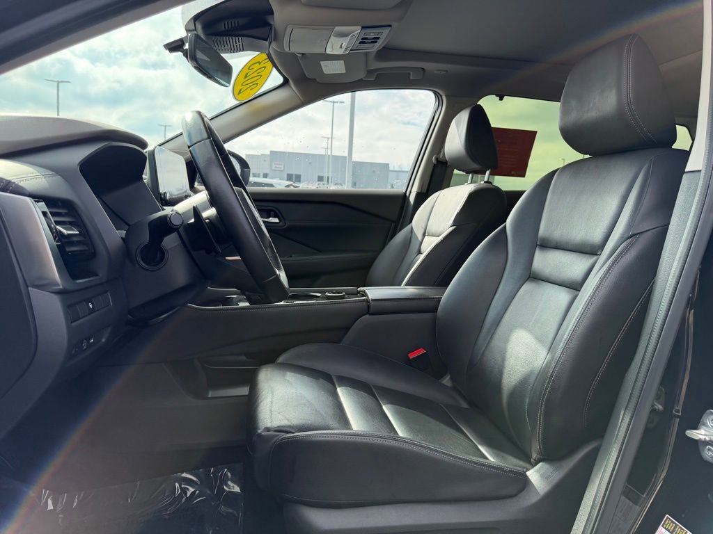 Used 2023 Nissan Rogue SL w/ SL Premium Package image 12