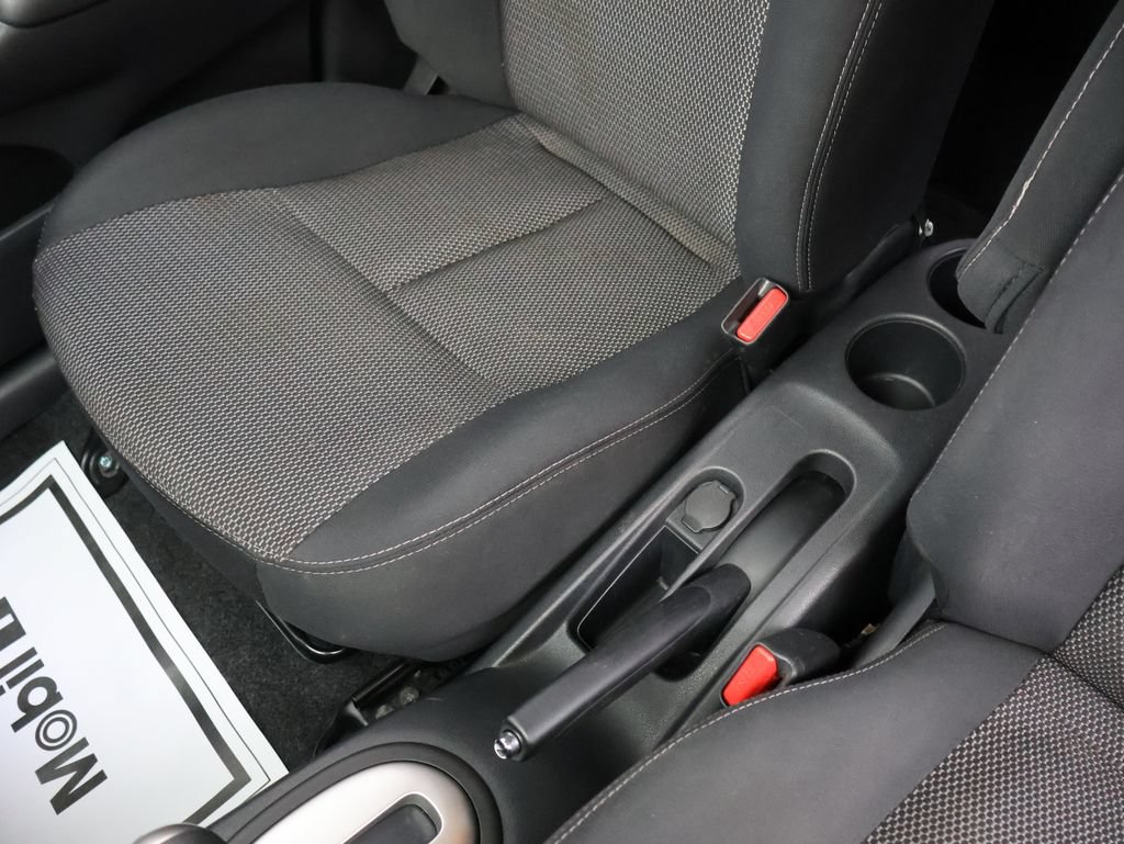 Used 2014 Nissan Versa SV w/ Convenience Package FWD image 16