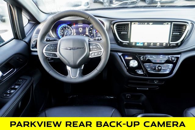 New 2026 Chrysler Pacifica Select image 12