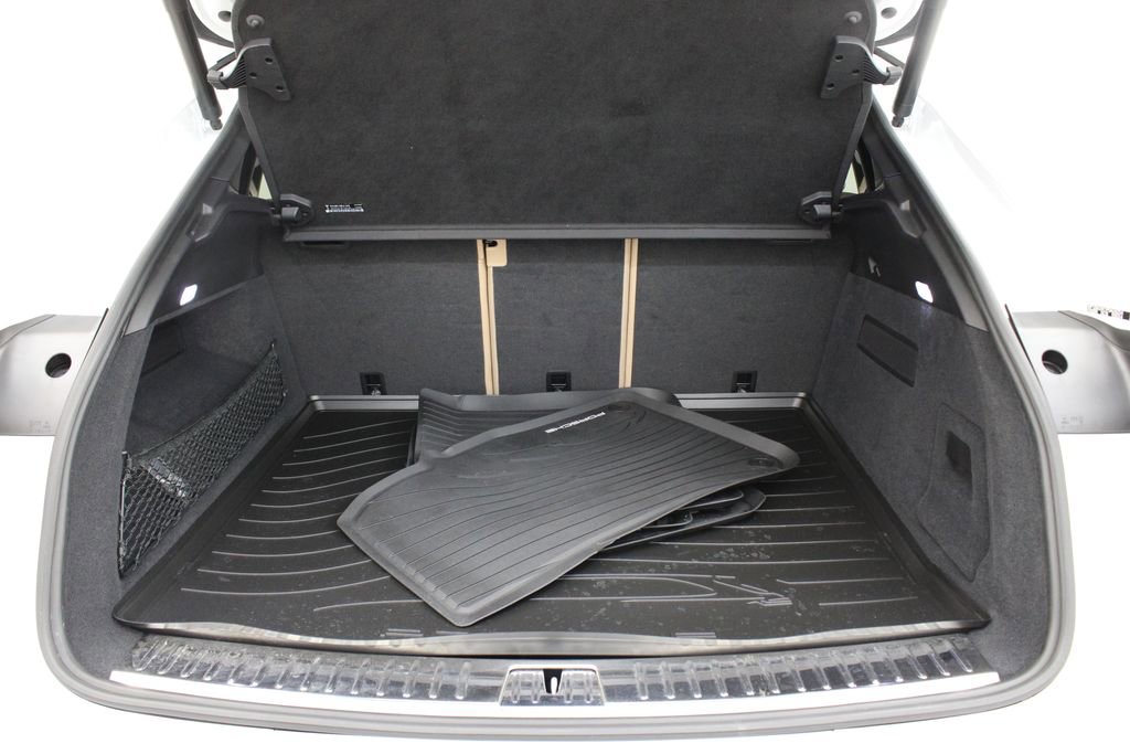 Certified 2023 Porsche Cayenne Platinum Edition image 39