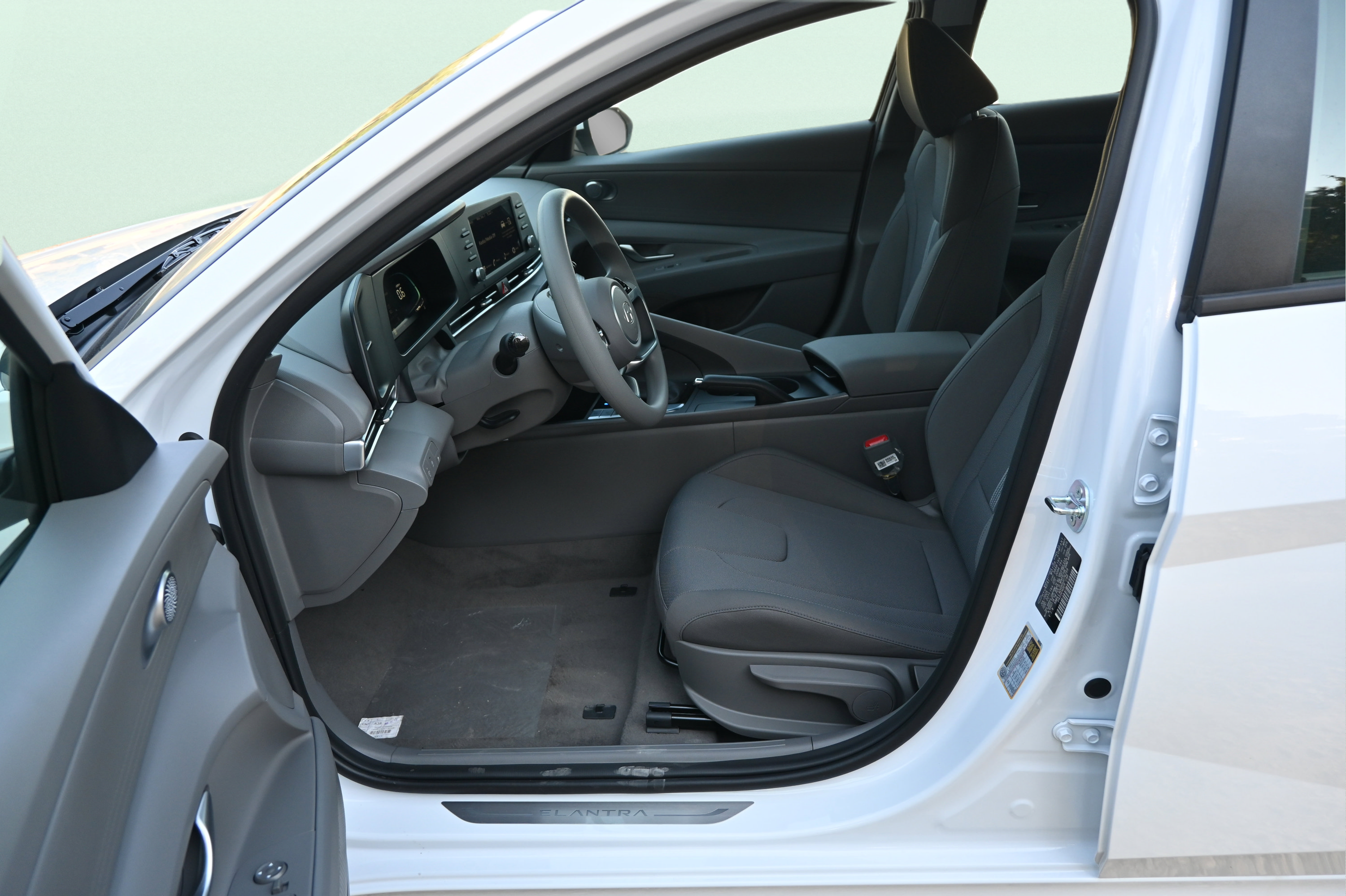 Certified 2025 Hyundai Elantra SE FWD image 10