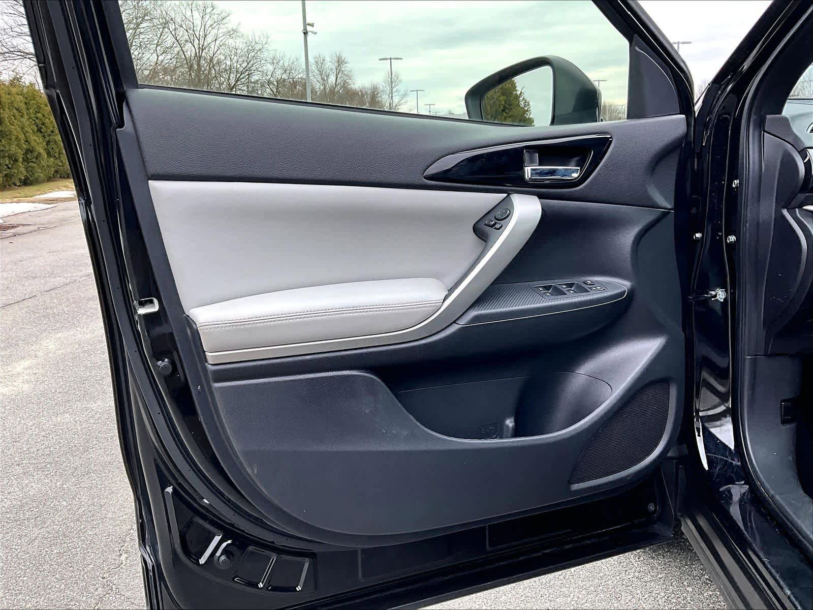 Used 2024 Mitsubishi Eclipse Cross SEL image 9