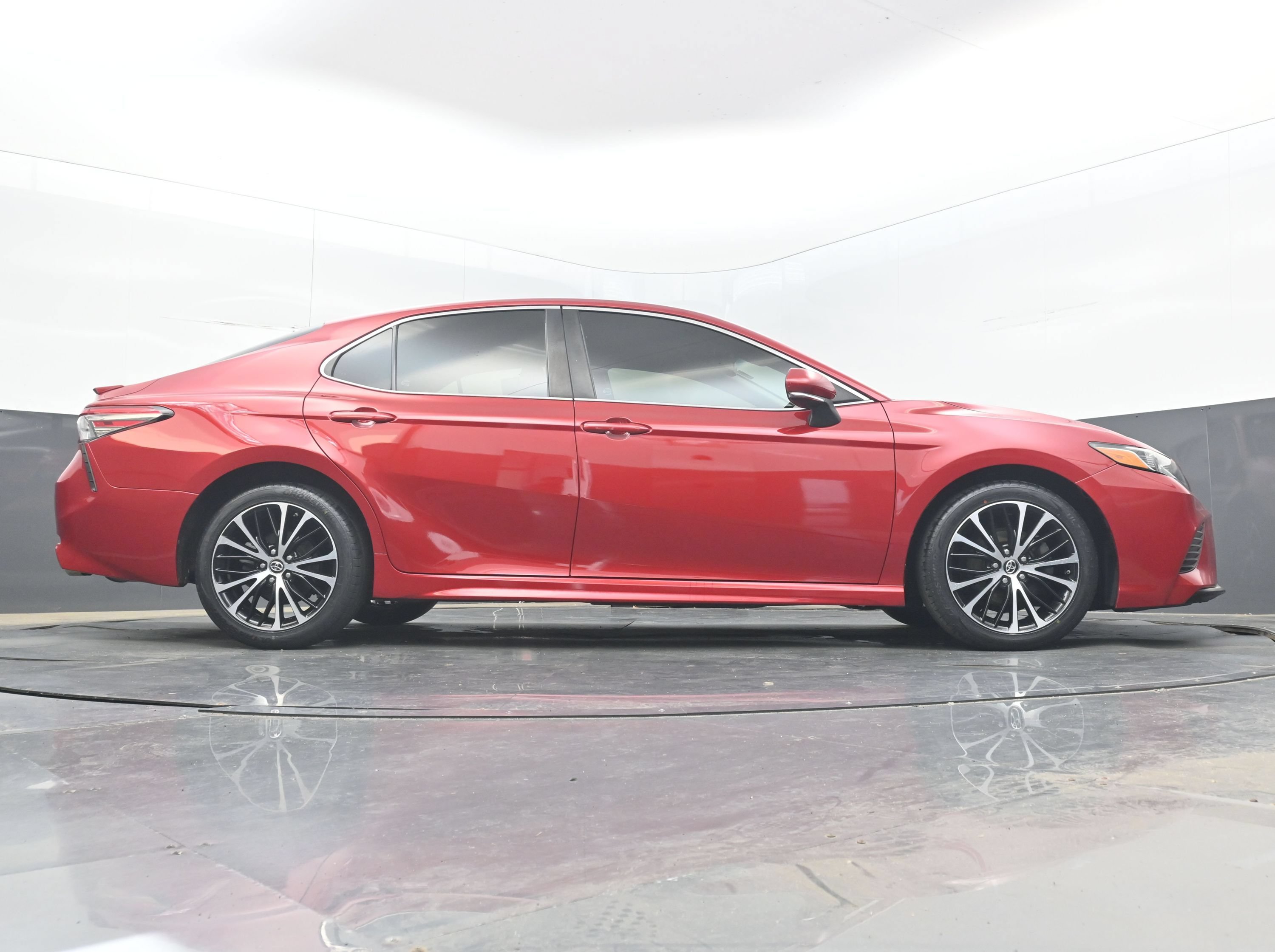 Used 2019 Toyota Camry SE w/ Convenience Package FWD image 28