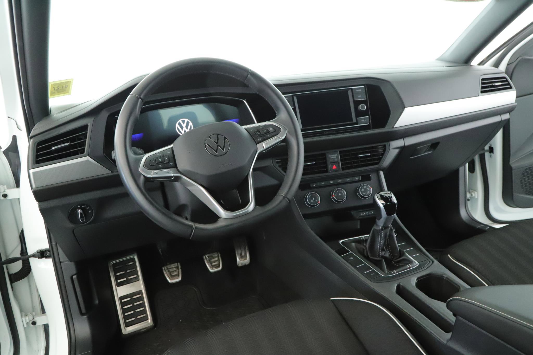 Used 2024 Volkswagen Jetta Sport image 2