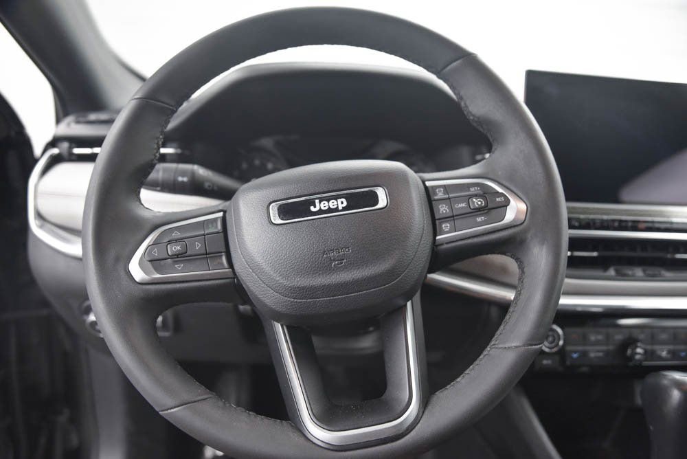 Used 2024 Jeep Compass Limited image 18