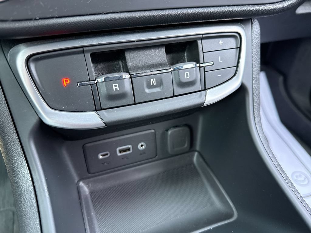 Used 2024 GMC Terrain SLE w/ Driver Convenience Package FWD image 20