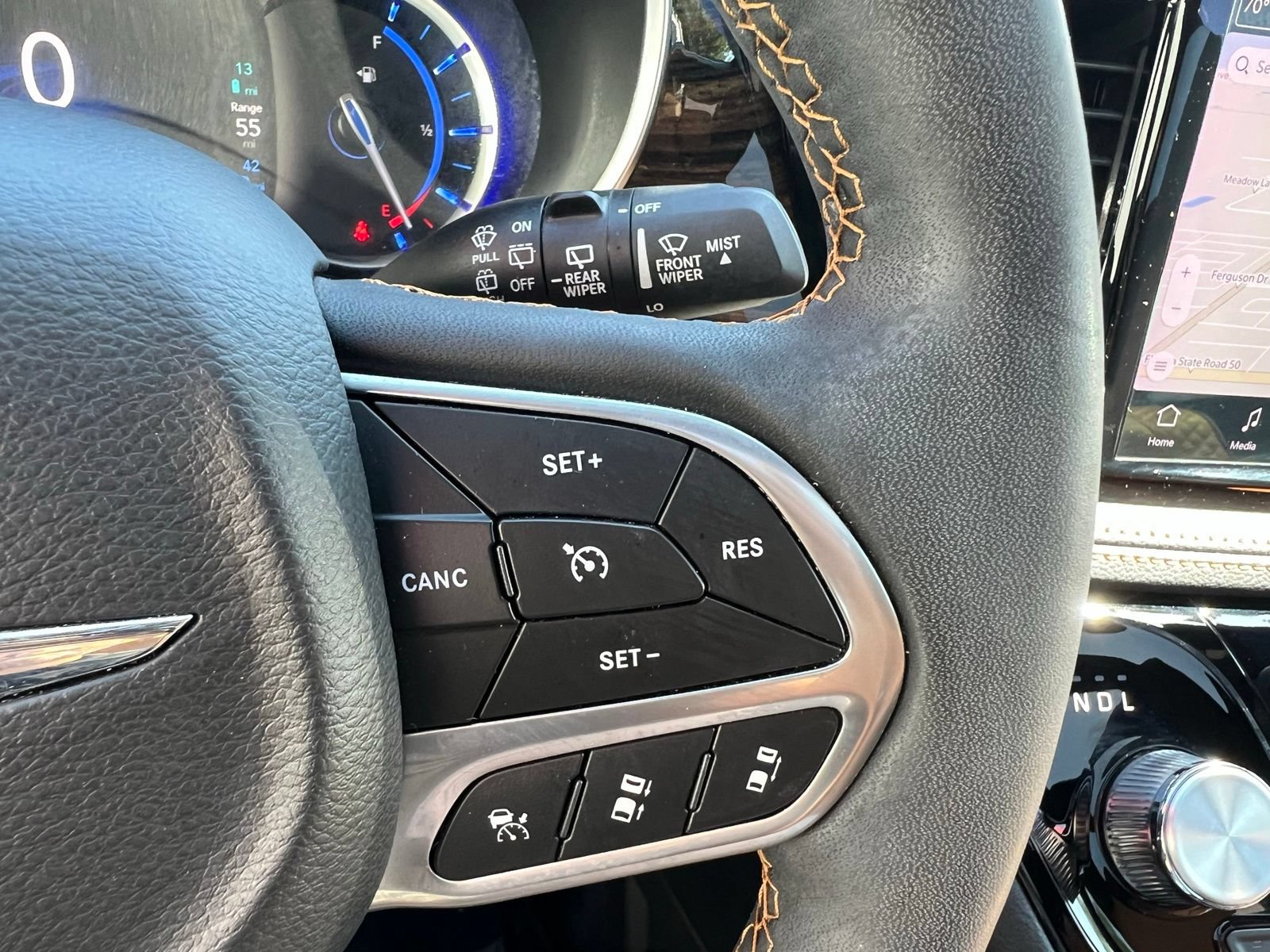 Used 2023 Chrysler Pacifica Pinnacle FWD image 39