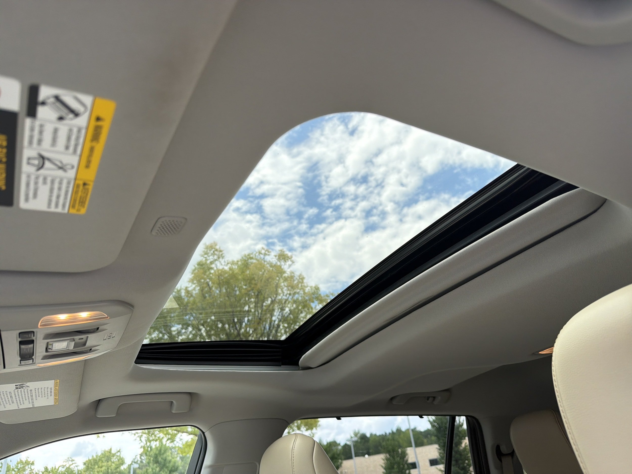 Certified 2021 Toyota Highlander Limited FWD image 3