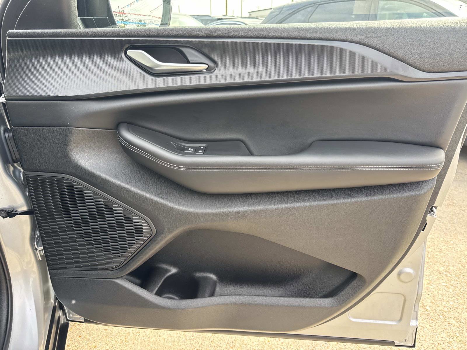 Used 2025 Jeep Grand Cherokee L Altitude image 13