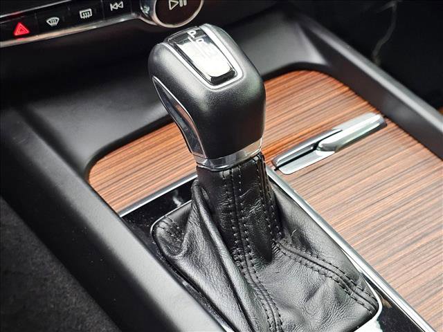 Used 2019 Volvo V60 T6 Inscription image 25
