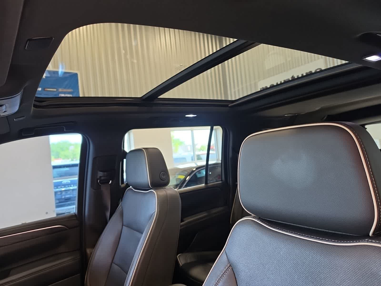 Used 2023 GMC Yukon XL SLT AWD/4WD image 15