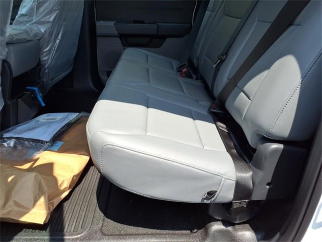New 2025 Ford F550 4x4 Crew Cab image 8