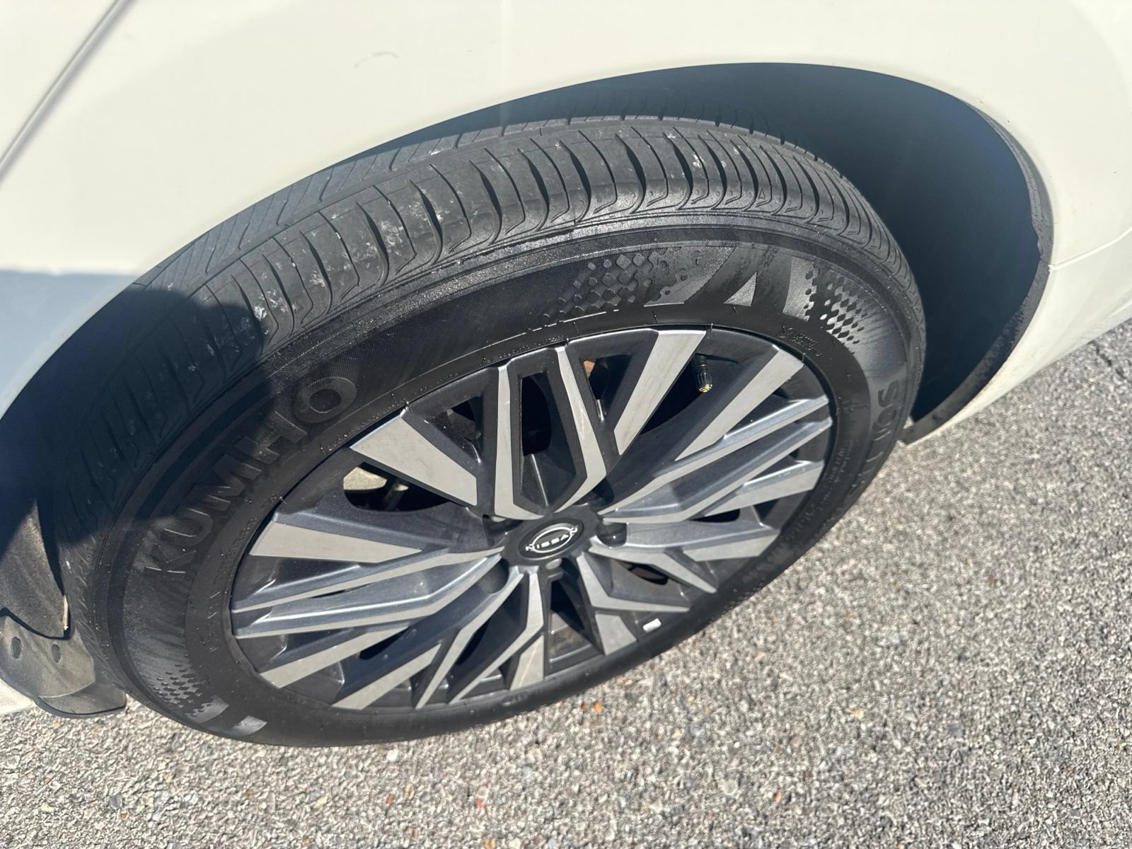 Used 2025 Nissan Altima 2.5 SV FWD image 9