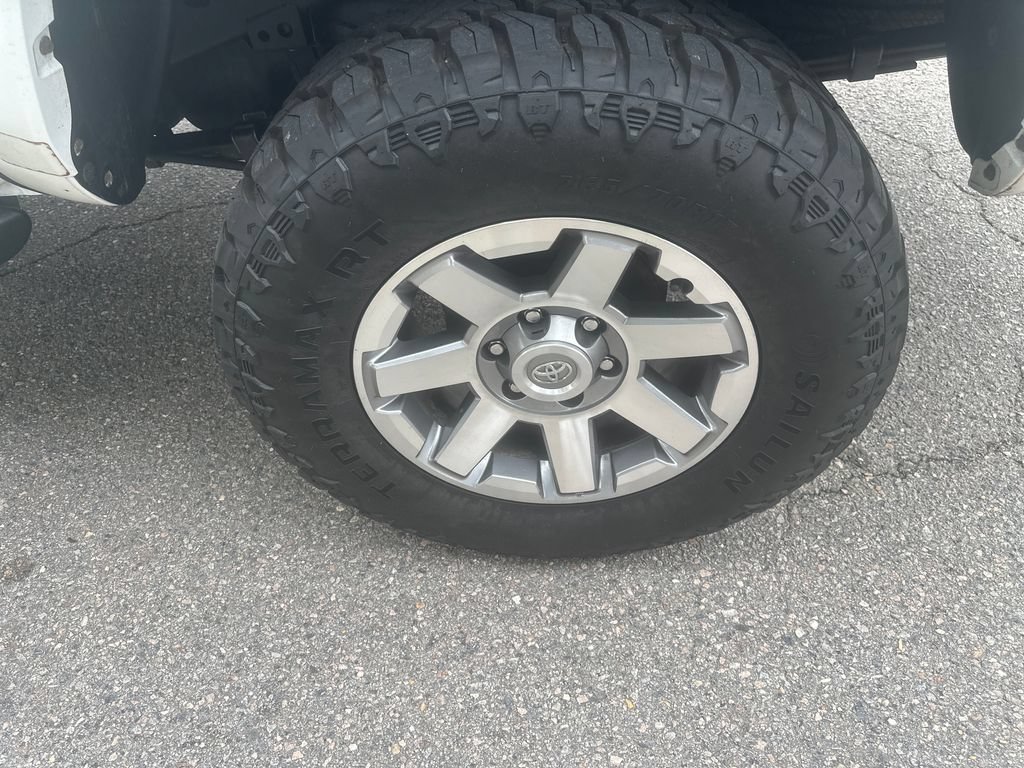 Used 2019 Toyota Tacoma SR5 RWD image 9