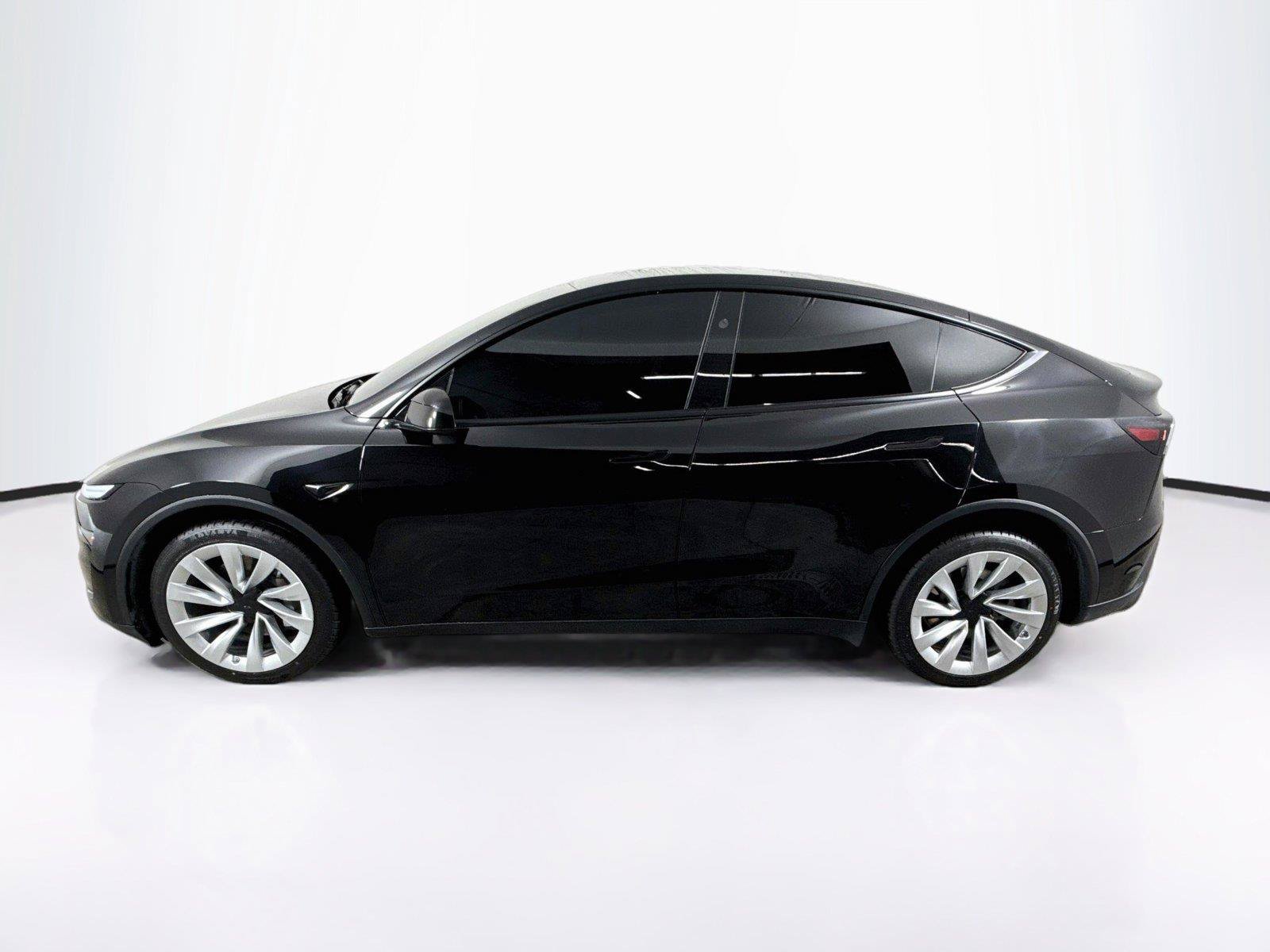 Used 2026 Tesla Model Y 2WD image 2