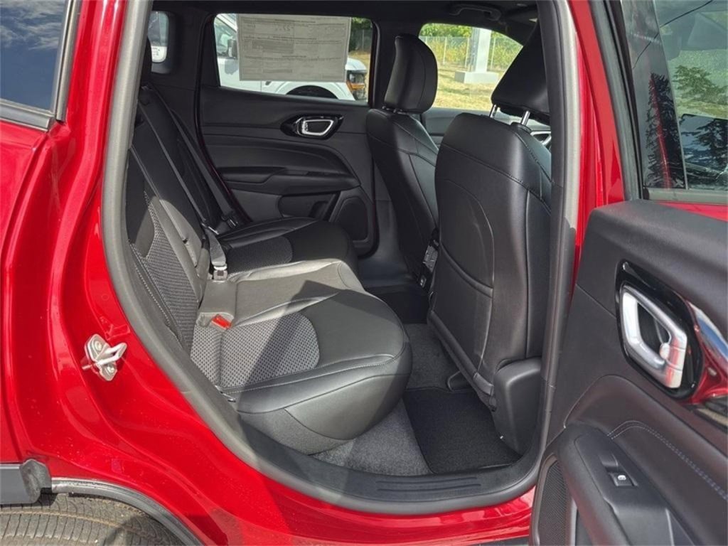 New 2025 Jeep Compass Latitude w/ Altitude Special Edition image 23