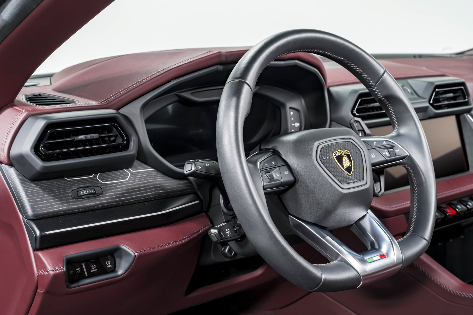 Used 2025 Lamborghini Urus SE AWD/4WD image 14