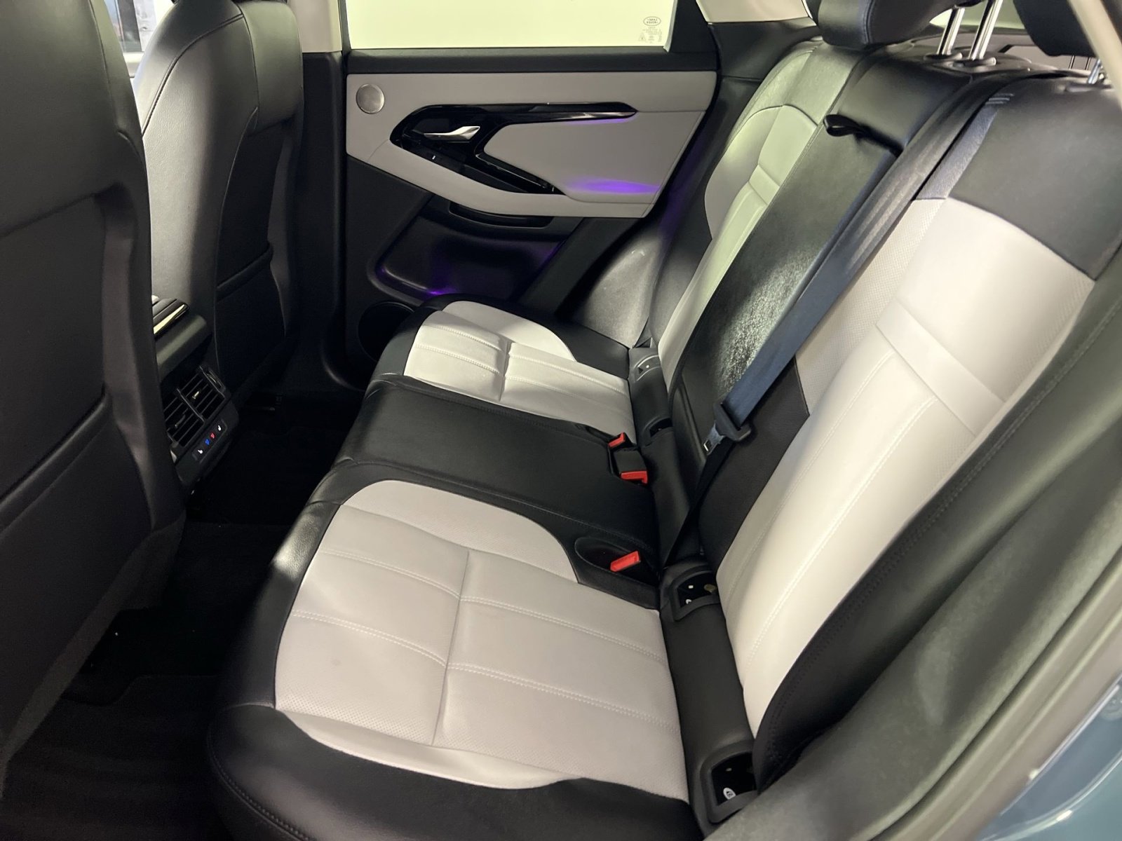 Used 2024 Land Rover Range Rover Evoque Dynamic SE image 25