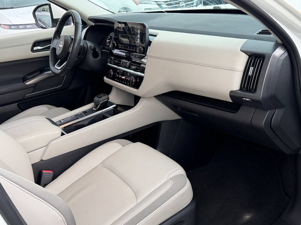 Certified 2024 Nissan Pathfinder SL FWD image 16