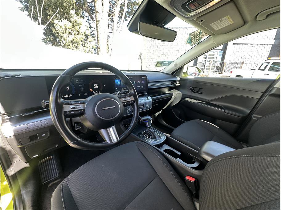 Used 2024 Hyundai Kona SEL image 2