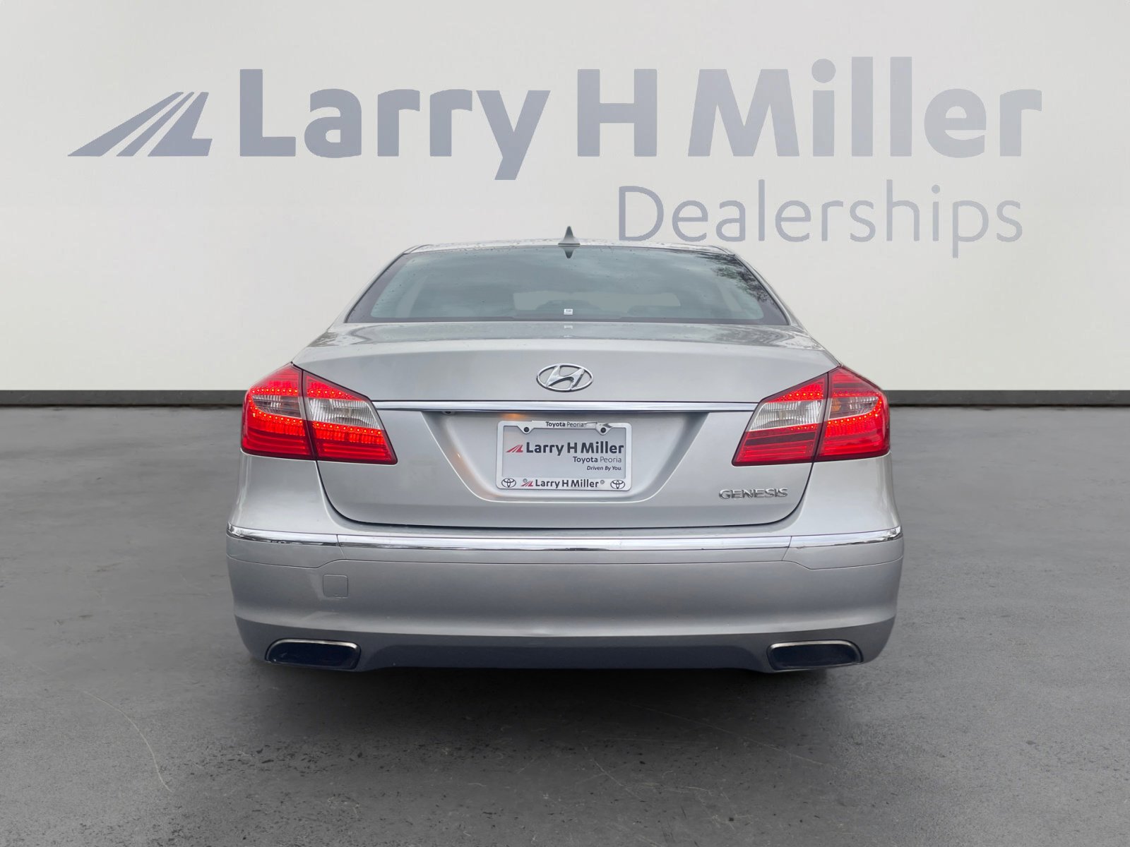 Used 2013 Hyundai Genesis 3.8 image 2