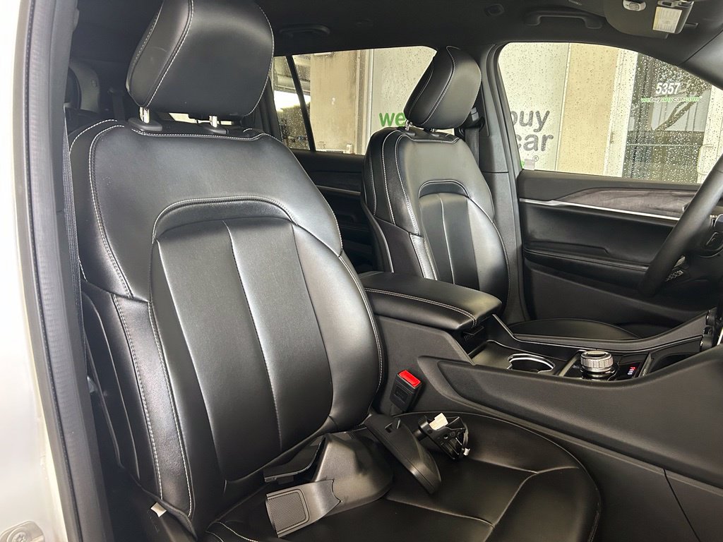 Used 2024 Jeep Grand Cherokee L Limited w/ Black Appearance Package RWD image 22