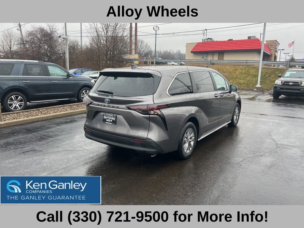 Used 2024 Toyota Sienna XLE image 10